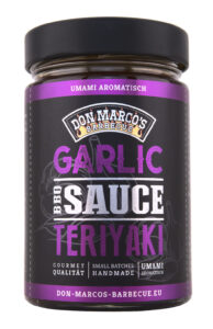 Garlic Teriyaki BBQ Sauce im Glasbehälter mit schwarzem Deckel