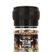 roasted galic mape steak pfeffer in transparenter PET Dose, schwarzes Etikett mit Produktname und Hörnern in Front, schwarze Deckelmühle