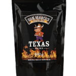 Texas Rub im Nachfuellbeutel, schwarzer wiederverschließbarer Beutel mit Zipper, schwarzes Etikett, Comic Rind in Cowboyoutfit als Maskotchen