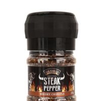 whisky chipotle steak pfeffer in transparenter PET Dose, schwarzes Etikett mit Produktname und Hörnern in Front, schwarze Deckelmühle