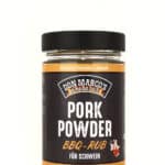 Pork Powder Rub in Glas Dose, schwarzes Etikett, orangener Rand und Schrift, schwarzer Blech Deckel, Don Marco's Barbecue Logo oben mittig
